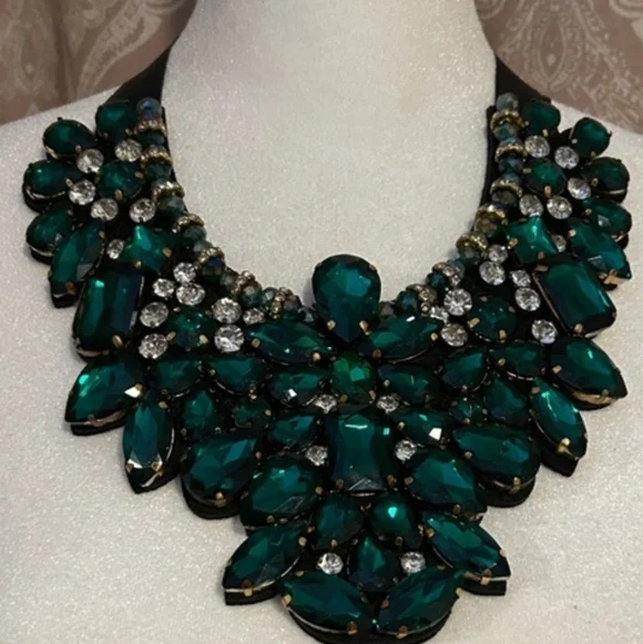 Emerald Green Statement Necklace And Earrings Fashion Jewlery Costume - Picture 10 of 10